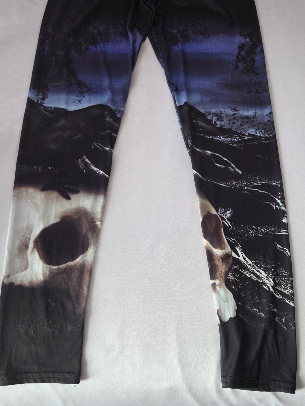 Hot Topic Black and Blue Skull Scene Leggings